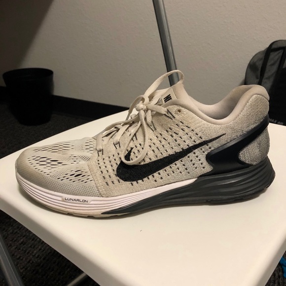 Women’s Nike shoes - Picture 1 of 3
